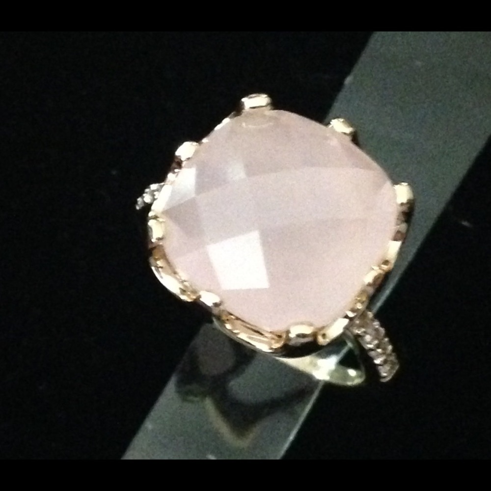 Pink stone gold tone 💍 ring